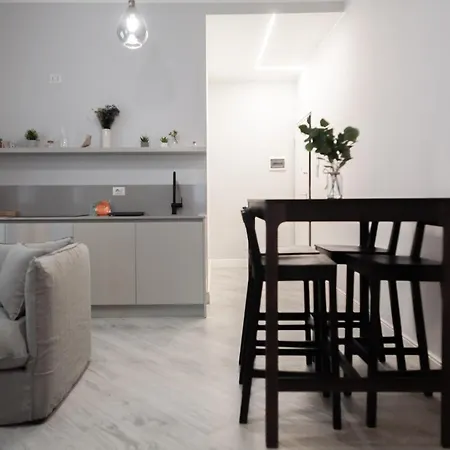 Bnbutler - Pergolesi, 6 - Accogliente E Moderno A Due Passi Da Tutto Apartamento