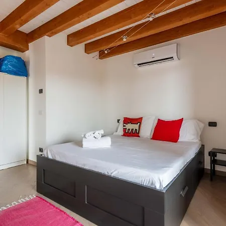 Apartment Amazing Flat With A View And Terrace On Navigli By Easylife *