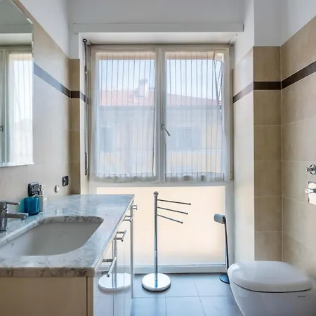 Amazing House In Porta Venezia By Easylife