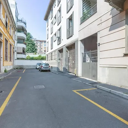 Bellissimo Su Due Piani A Pochi Passi Dal Monumentale * Milan