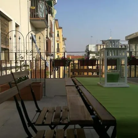 Con Grande Terrazzo In Via Lomellina - Lome 527 Milánó