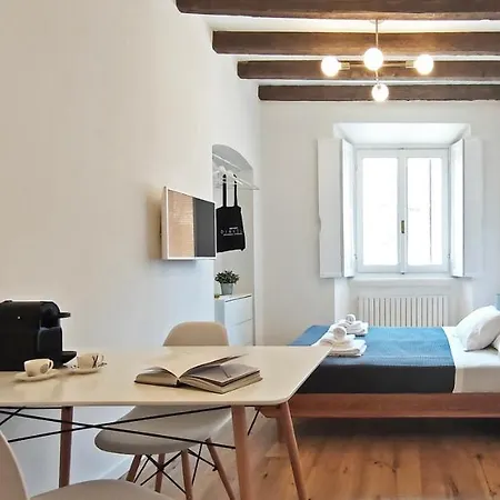 Navigli - Via Vigevano Милан