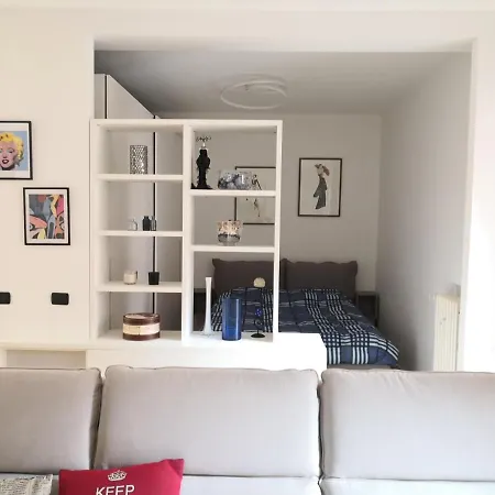 Apartamento Altido Sleek Studio W/balcony Milán