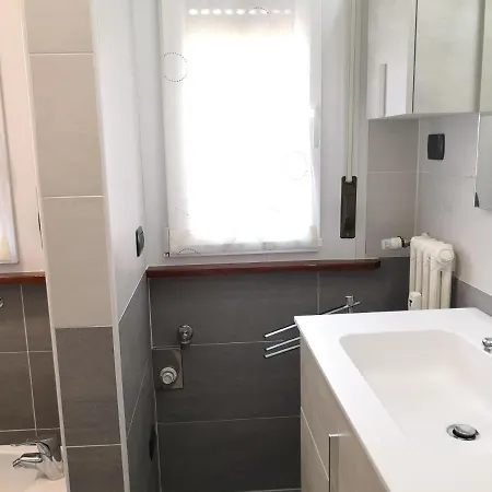 Apartamento Altido Sleek Studio W/balcony Milán