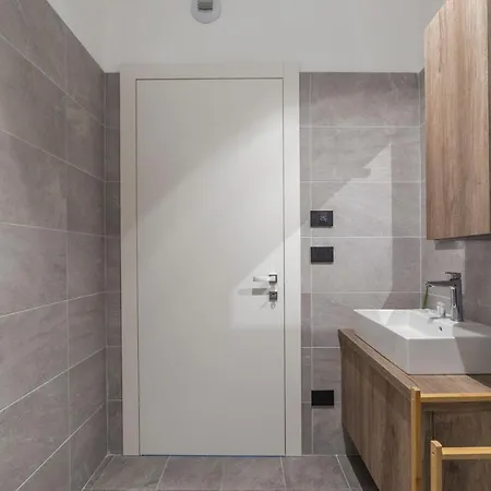 アパート Modern Apt With Terrace And Parking! ミラノ