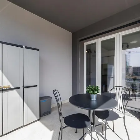 アパート Modern Apt With Terrace And Parking! ミラノ