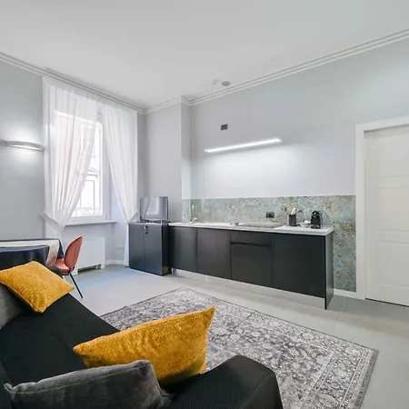 Piazza Della Scala 3 *