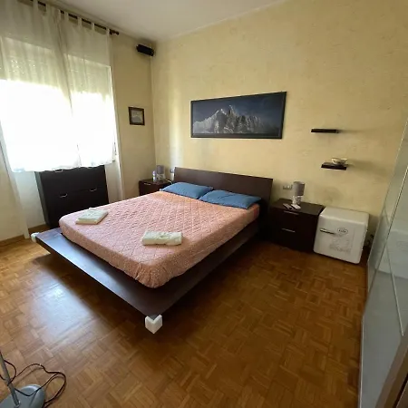 Impeccable 3 Bedroom House Up To 6 People 10 Minutes Away From Duomo * Milan