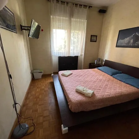 Apartment Impeccable 3 Bedroom House Up To 6 People 10 Minutes Away From Duomo Milan