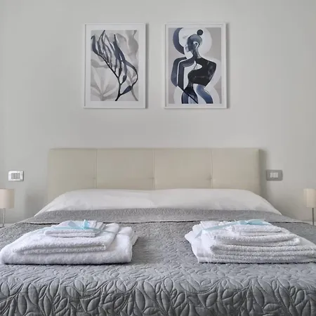 Prampolini 12 - Affittica Apartment *
