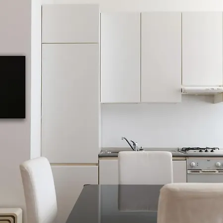 Apartment Charming San Babila Apt. Milan