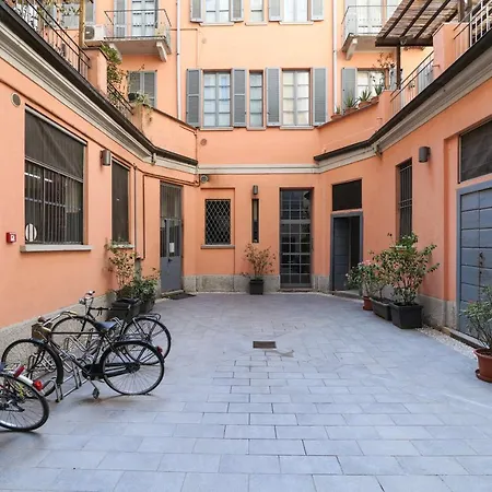 Elegant Corso Venezia Terrace Apt Mediolan