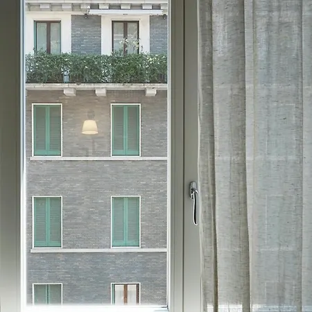 Oreaspiti - Not Only A In Magenta Quarter * Mailand