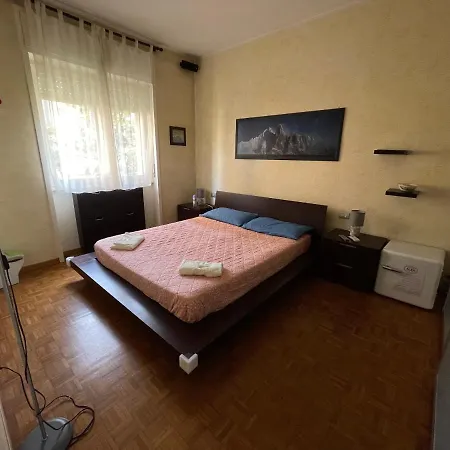 Impeccable 3 Bedroom House Up To 6 People 10 Minutes Away From Duomo