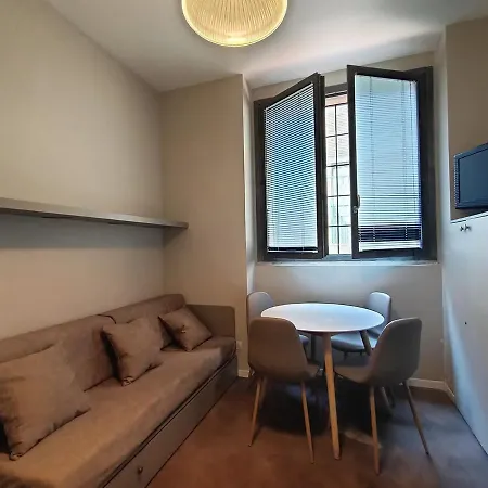 Game House In The Center *