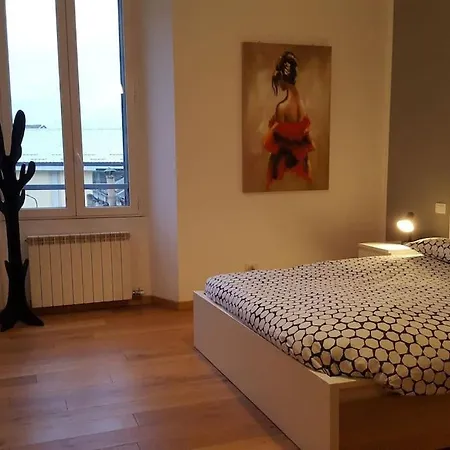 Modern Bright And * Milánó