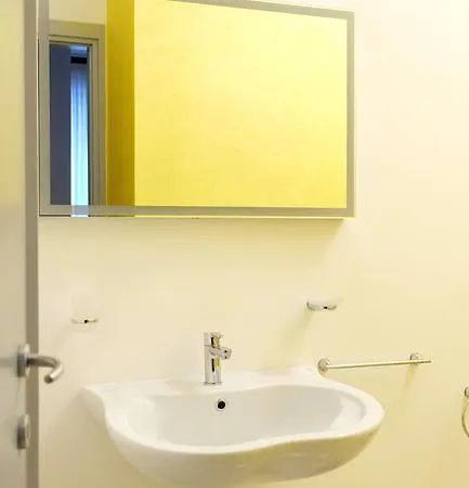 Hostmate - - Vespri Siciliani ميلان