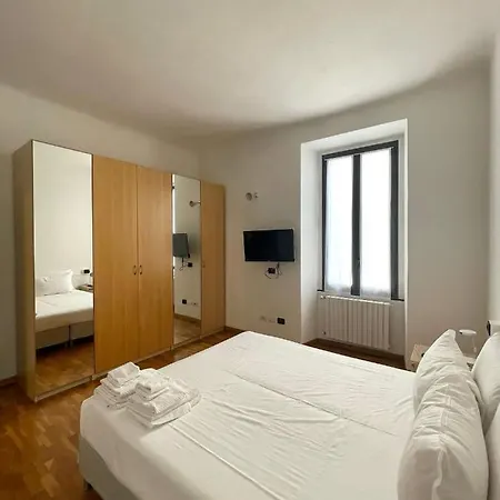 Easy - Rooms&apartments Navigli 4*