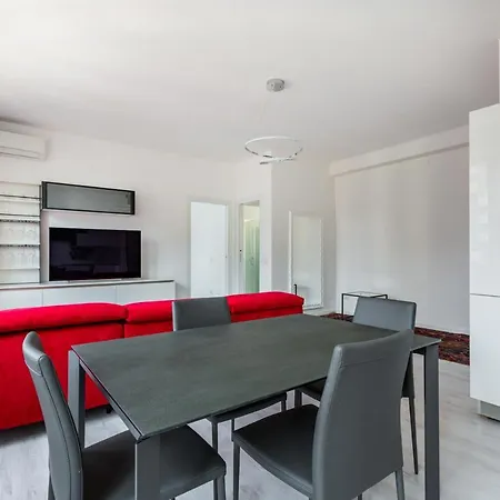 Guesthost - Garibaldi & Gae Aulenti Modern With Private Parking! Apartman *