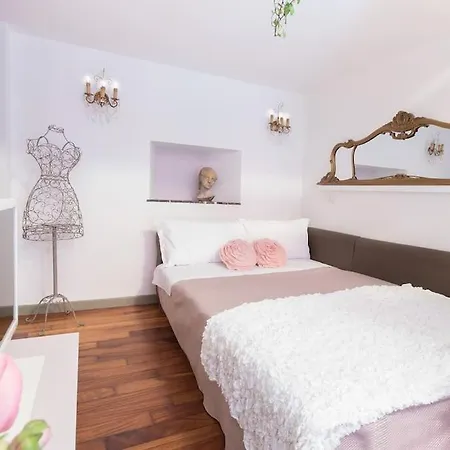 Romantic Loft Porta Venezia Daire