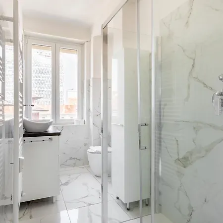 Guesthost - Garibaldi & Gae Aulenti Modern With Private Parking! Apartman *