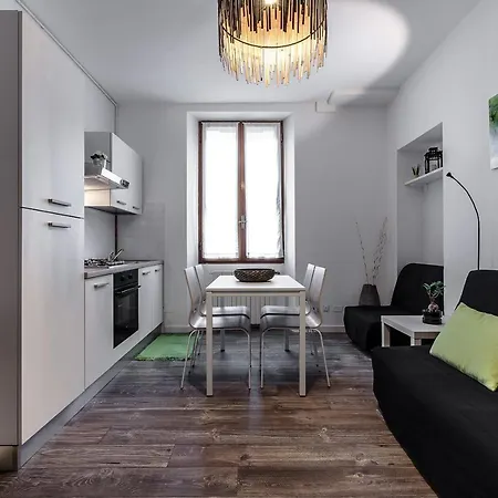 Stayeasy Fara12 - Station & Downtown Walking Distance *