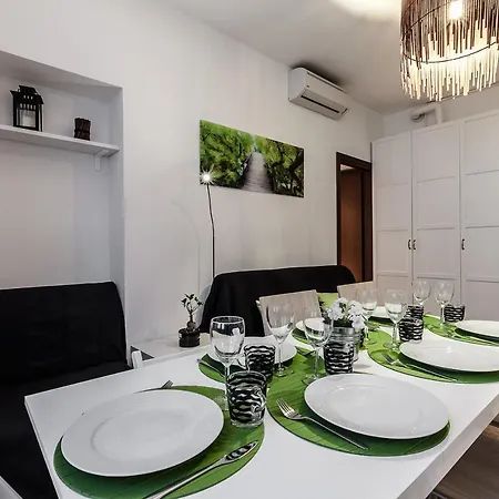 Stayeasy Fara12 - Station & Downtown Walking Distance Lejlighed