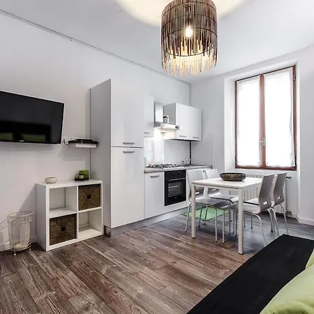 Stayeasy Fara12 - Station & Downtown Walking Distance Milán
