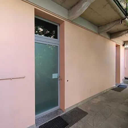 Game House In The Center *