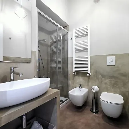 Game House In The Center *