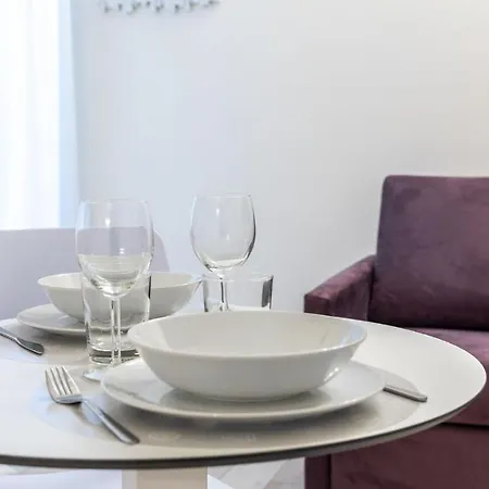Italianway - The B Village Business Apartment