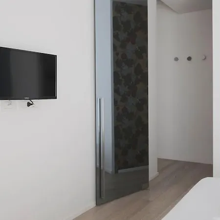 Orea Spiti- Modern Mantegna Arco Della Pace District *