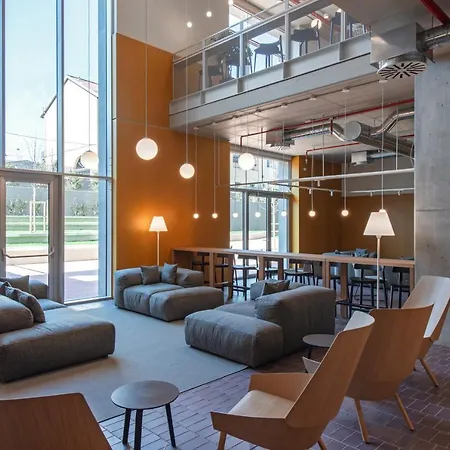 Aparto Giovenale Милан