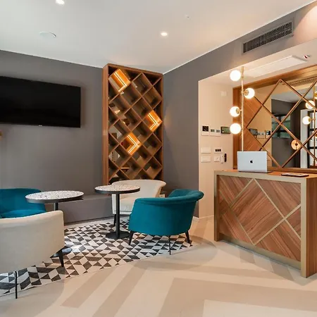 Boutique Martini 17 Отель