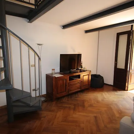 Piazza Castello Apartment *
