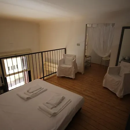 Piazza Castello Apartment
