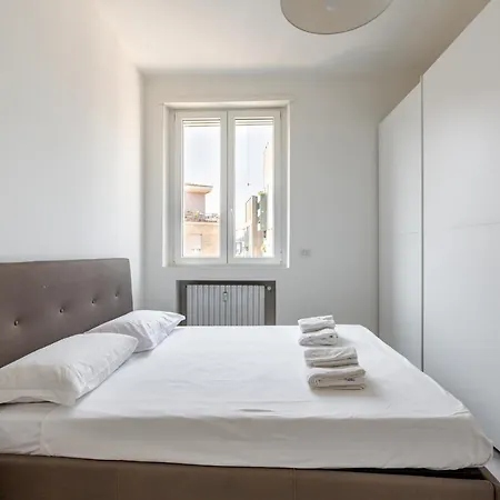 Apartmán Guesthost - Garibaldi & Gae Aulenti Modern With Private Parking! *