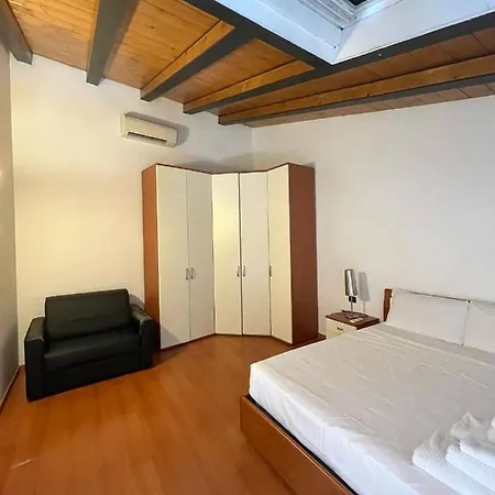 Aparthotel Easy - Rooms&apartments Navigli 4*