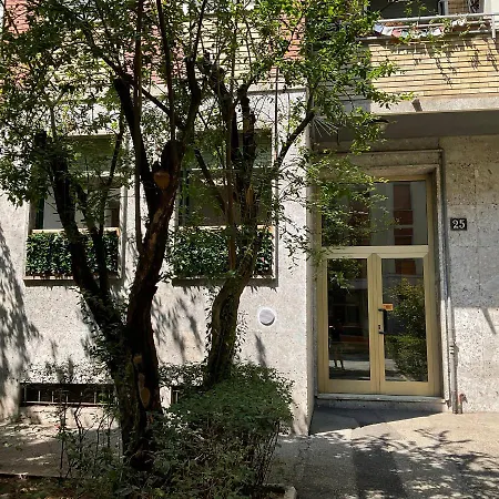 25 - Near Metro M3 Milano