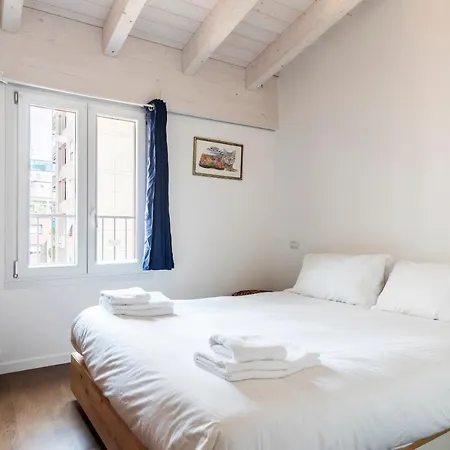 Cozy Near Station Apartment Milan