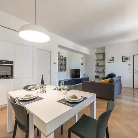 The Best Rent - Spacious Three-bedroom With Terrace * Mediolan
