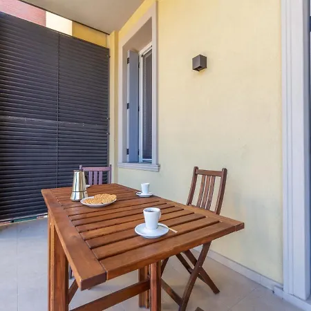 Lejlighed The Best Rent - Spacious Three-bedroom With Terrace