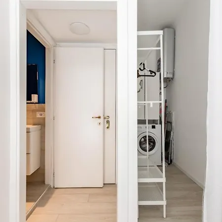 Guesthost - Bright 600mt From Viale Zara! Appartamento *