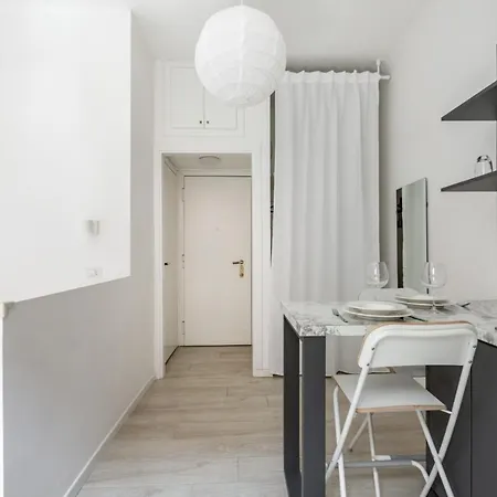 Guesthost - Bright 600mt From Viale Zara!