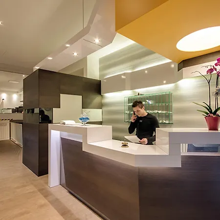 Hotel Genius Downtown 3*