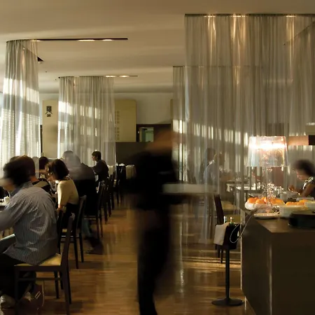 Doubletree By Hilton 4* Milánó