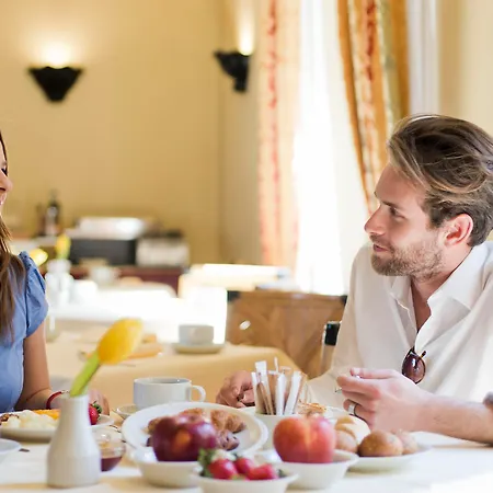 Regency Ξενοδοχείο 4*