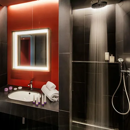 Glam Milan