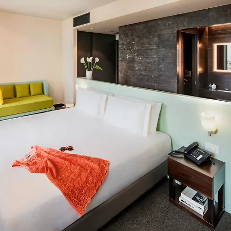 Glam Hotel