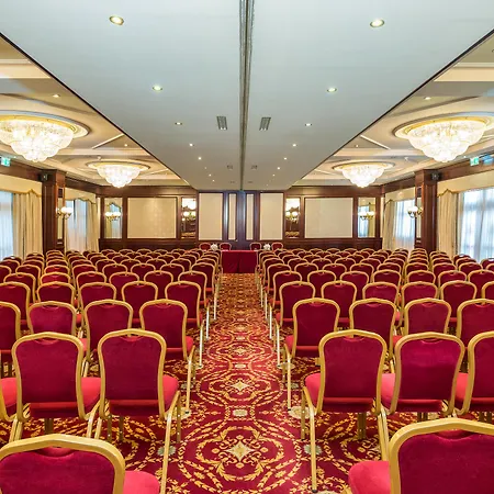 Leonardo Center 4*